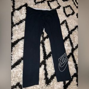 Women’s Nike size M black cropped leggings